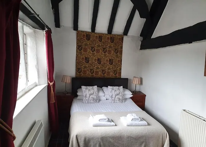 Old Court Hotel & Apartments