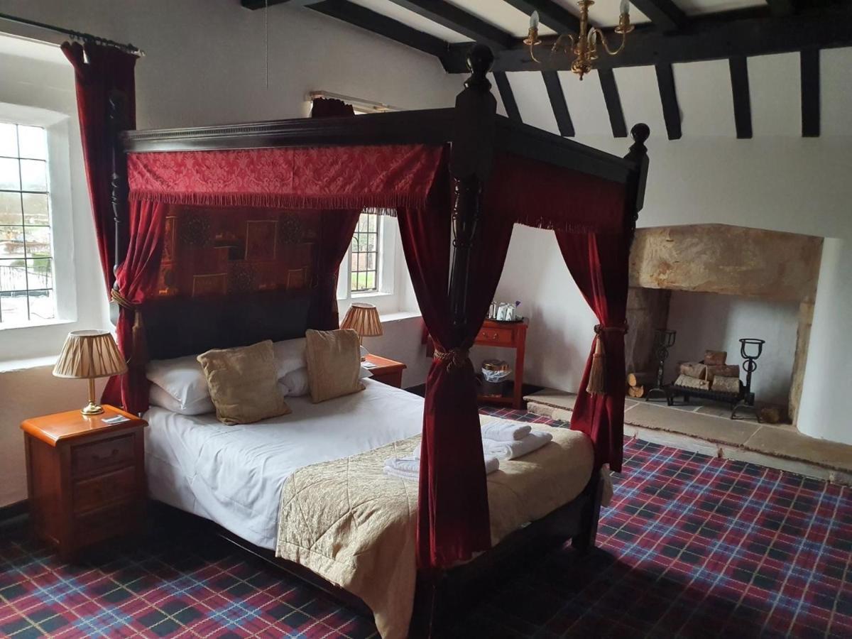 Hotel Old Court & 3*